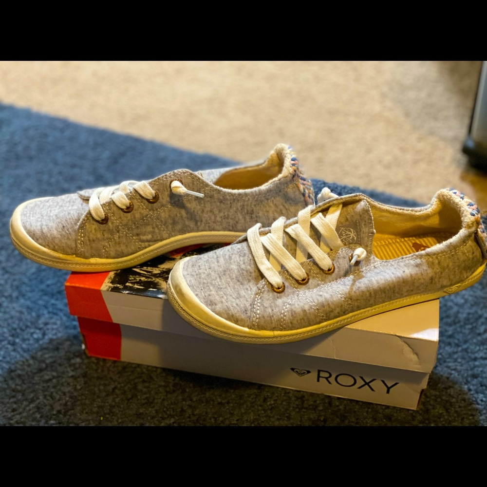 7.5 women roxy sneakers
